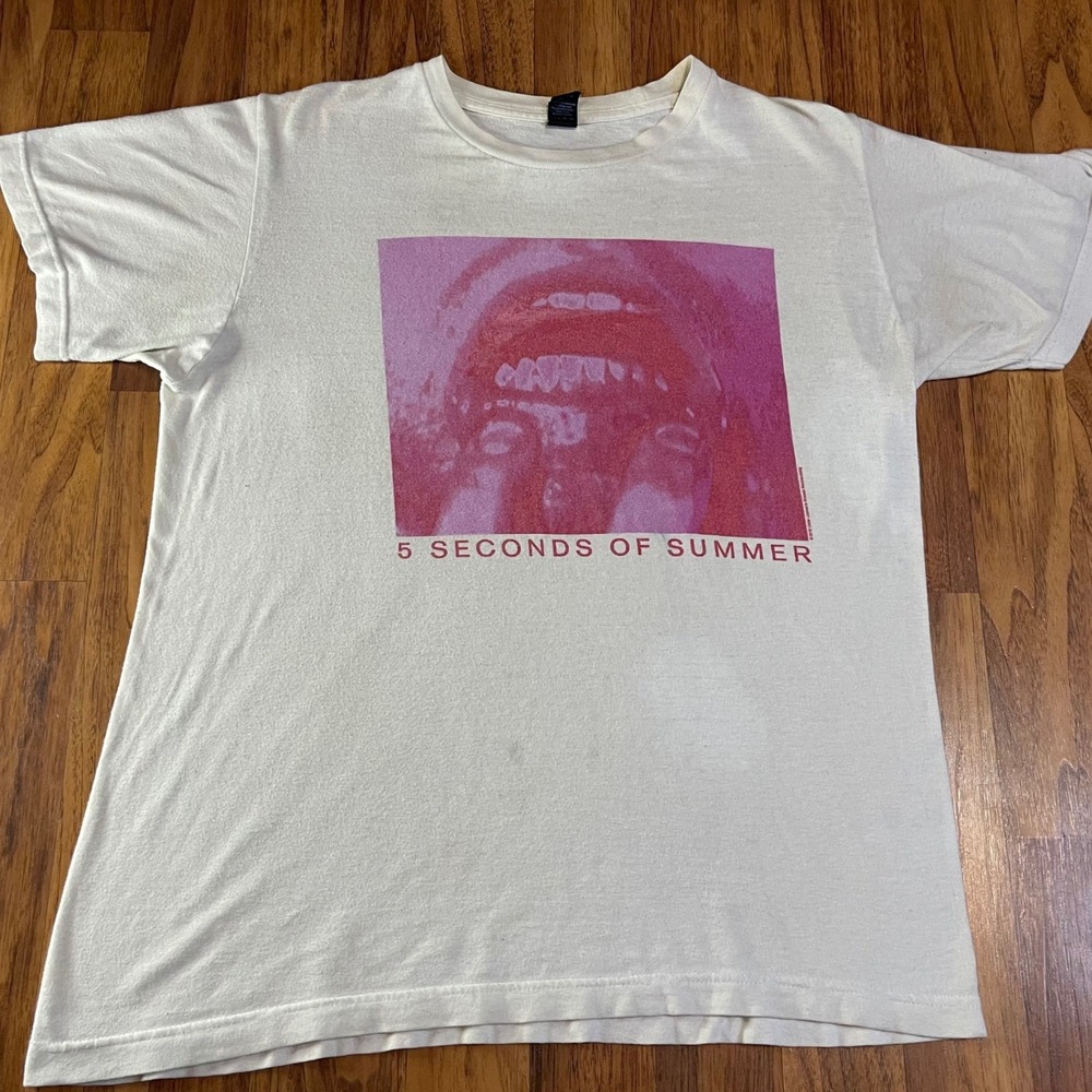 5 Seconds of Summer 5SOS 2018 Tour Shirt Small Cream Pink Graphic Band Tee Mens